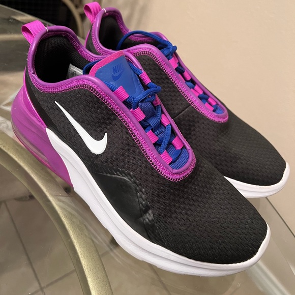 Shoes - NIKE SHOES!